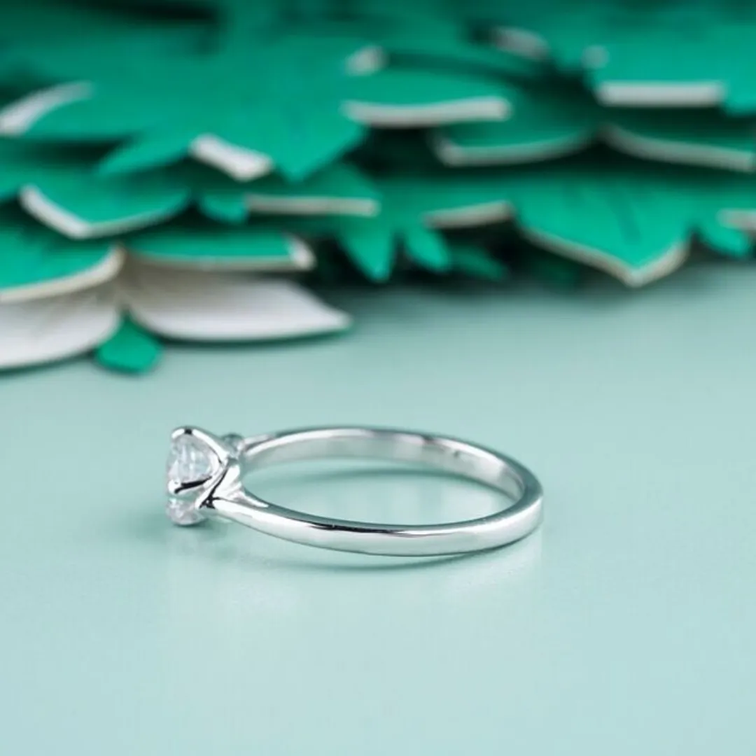 /public/photos/live/Elegantly Round Moissanite Delicate Wedding Ring  720 (3).webp